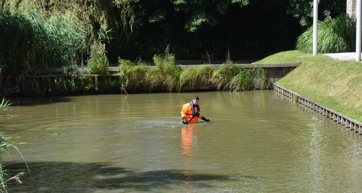 Brandweer doorzoekt water na aangetroffen fiets - Foto 6