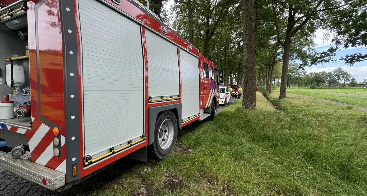 Auto belandt in sloot, bestuurder ongedeerd - Foto 8