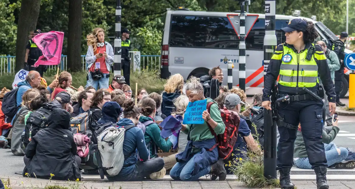 XR-demonstranten pogen opnieuw snelweg te blokkeren