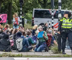 XR-demonstranten pogen opnieuw snelweg te blokkeren