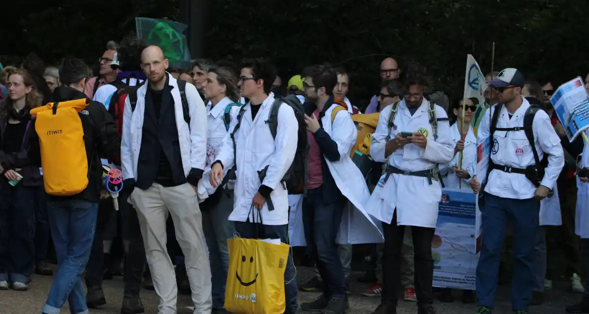 XR-demonstranten pogen opnieuw snelweg te blokkeren - Foto 1