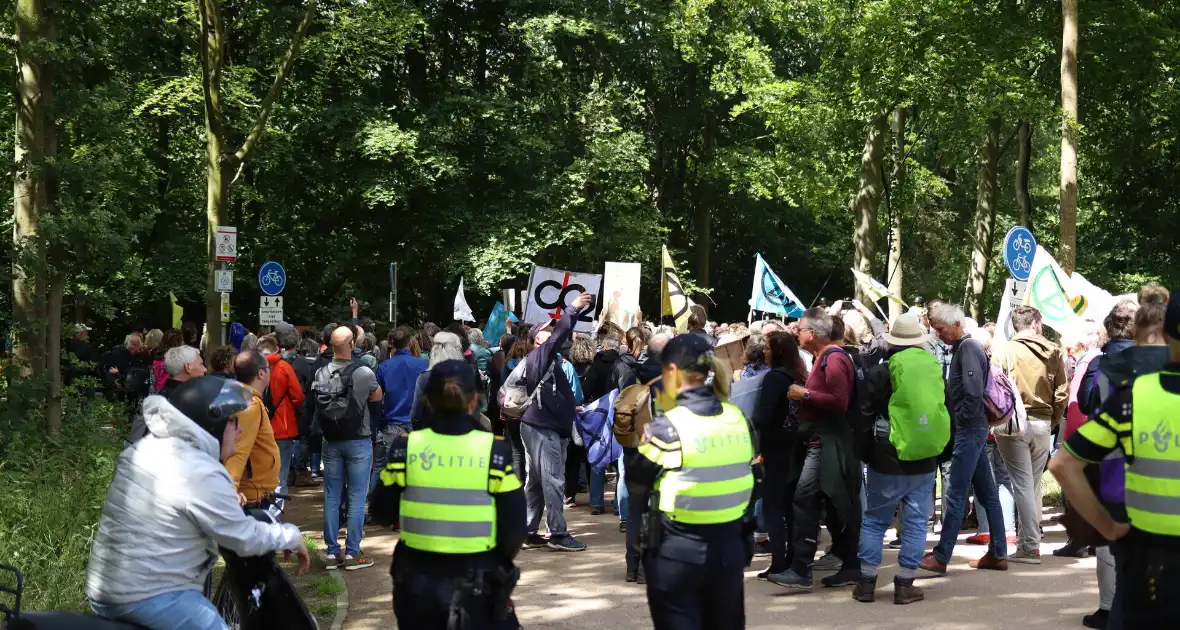 XR-demonstranten pogen opnieuw snelweg te blokkeren - Foto 4