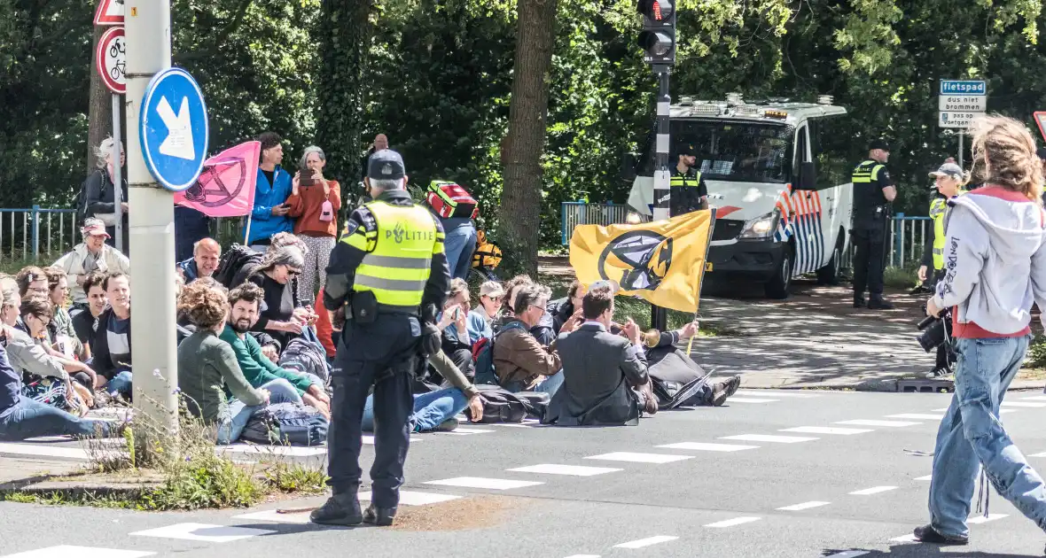 XR-demonstranten pogen opnieuw snelweg te blokkeren - Foto 8