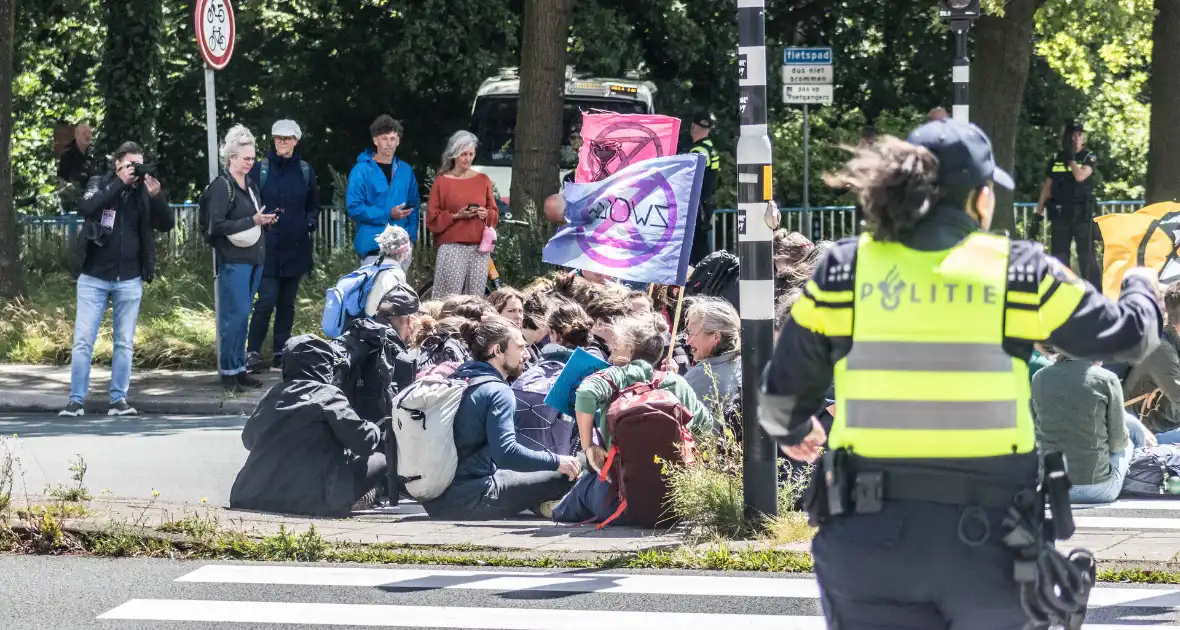 XR-demonstranten pogen opnieuw snelweg te blokkeren - Foto 9