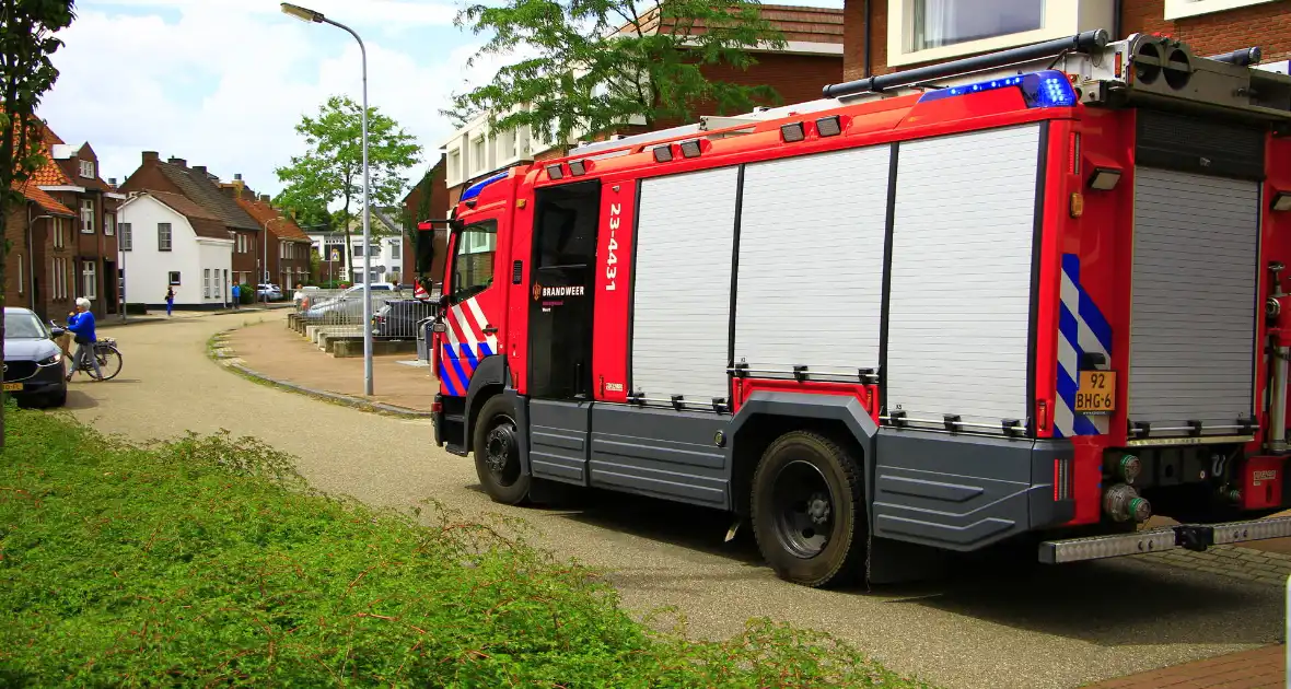 Brandweer blust brand in spouwmuur - Foto 12