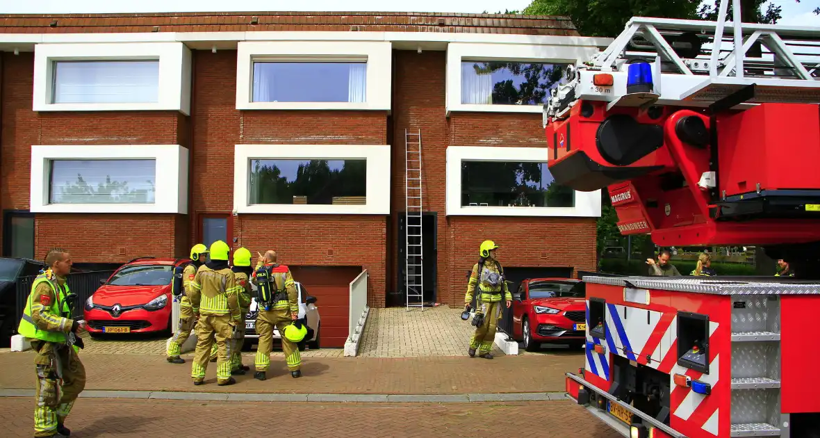 Brandweer blust brand in spouwmuur - Foto 8