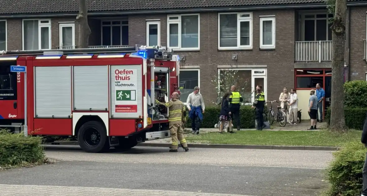 Brandweer verricht metingen bij gaslucht