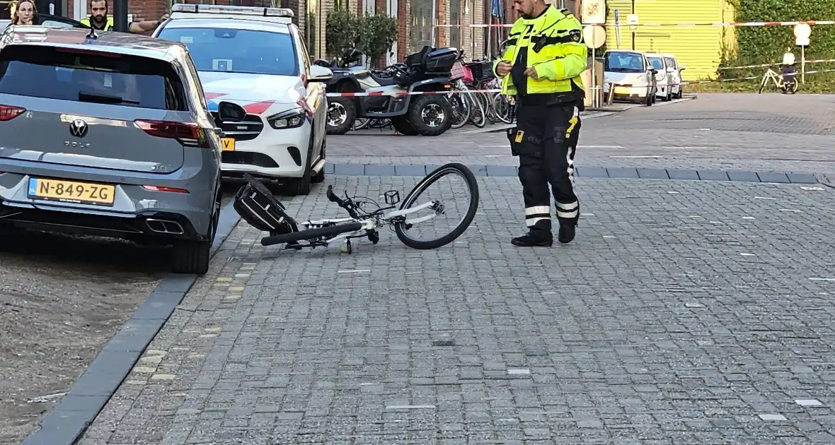 Agent op fiets aangereden door automobilist