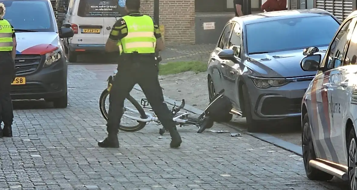 Agent op fiets aangereden door automobilist - Foto 1