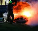 Brandweer blust uitslaande autobrand