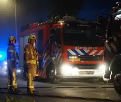 Brandweer blust brand woning