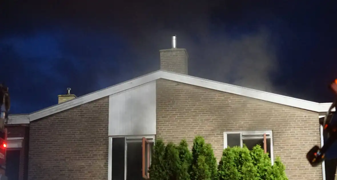 Brandweer blust brand woning - Foto 1