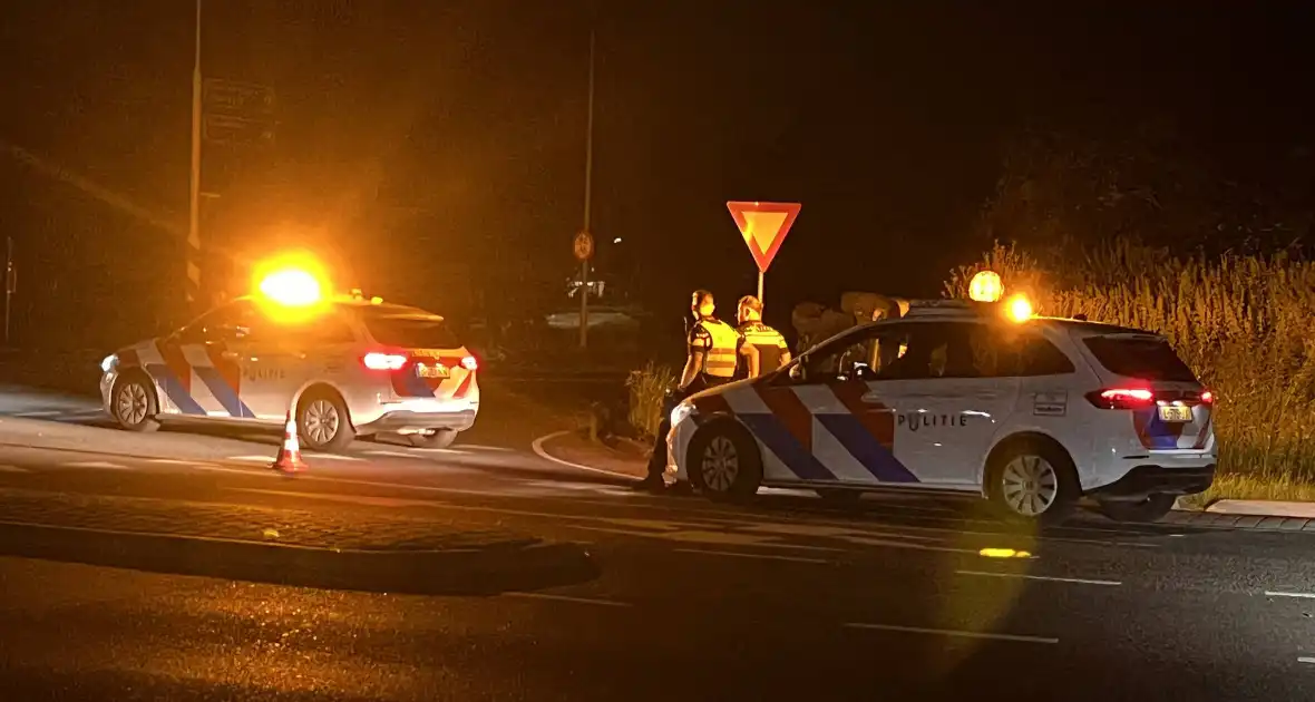 Voertuigen belandt op zijn kant bij ongeval - Foto 1