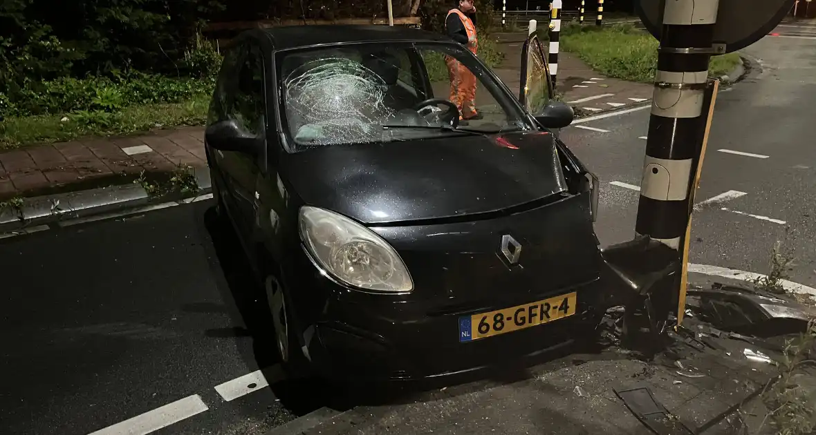 Inzittenden gaan er na auto-ongeluk vandoor - Foto 4