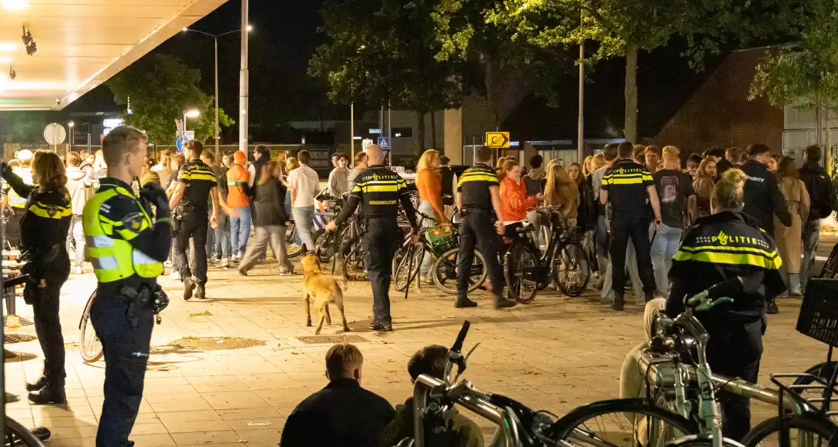 Aanhoudingen tijdens onrust bij café - Foto 3