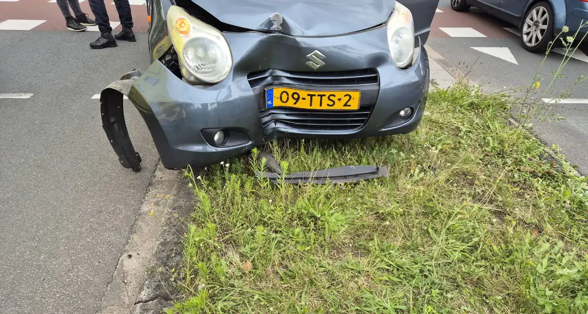 Twee gewonden bij eenzijdige aanrijding - Foto 2