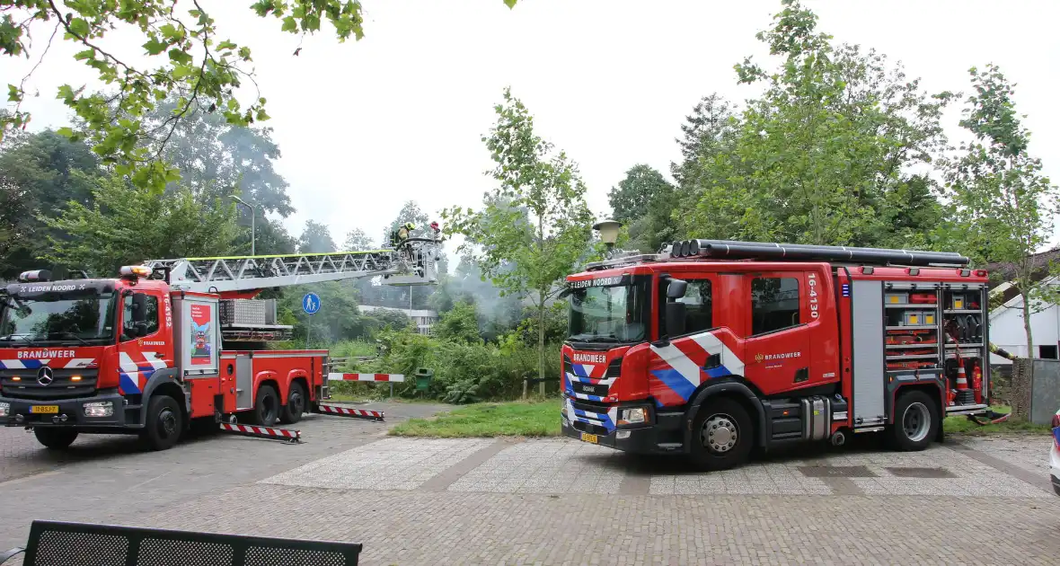 Brandweer ingezet voor fikse brand in woonboot - Foto 2