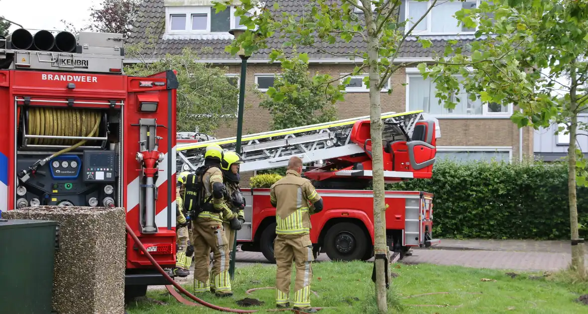 Brandweer ingezet voor fikse brand in woonboot - Foto 5