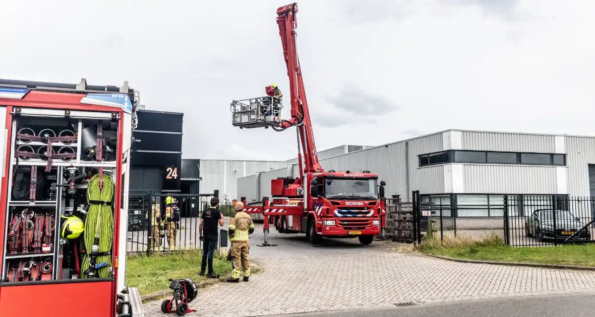 Brandweer ingezet voor brand bij metaalbedrijf - Foto 5