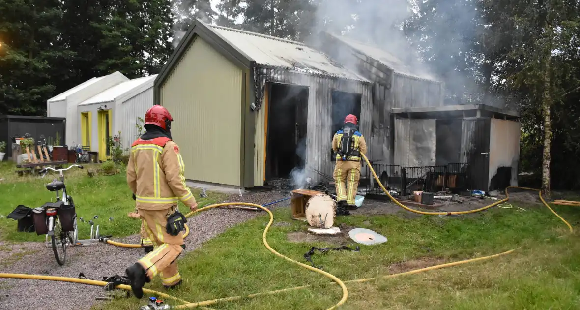 Tiny House volledig uitgebrand, onderzoek naar mogelijke brandstichting