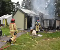 Tiny House volledig uitgebrand, onderzoek naar mogelijke brandstichting