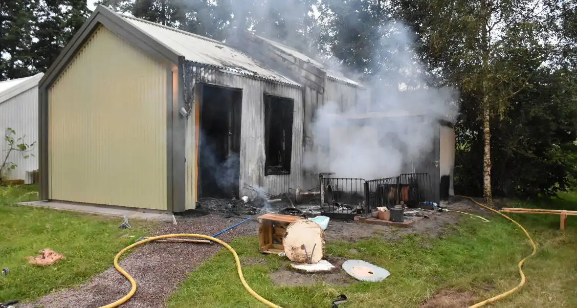 Tiny House volledig uitgebrand, onderzoek naar mogelijke brandstichting - Foto 2