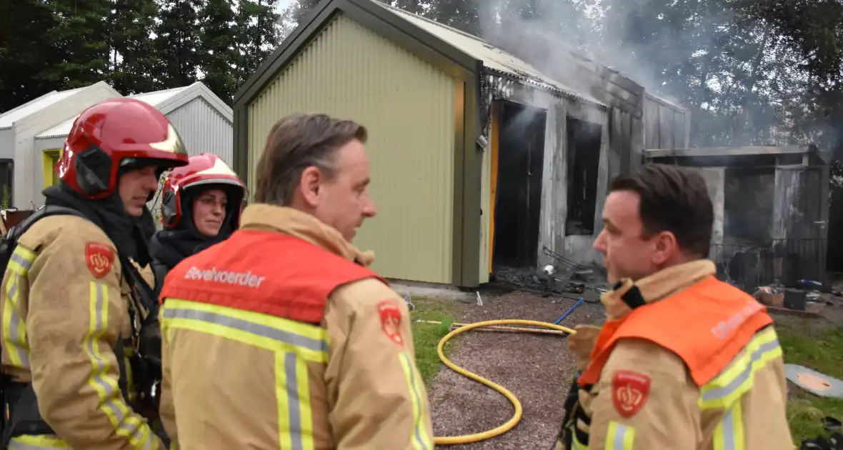 Tiny House volledig uitgebrand, onderzoek naar mogelijke brandstichting - Foto 5