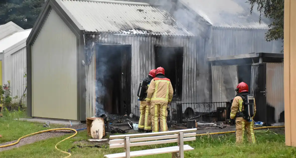 Tiny House volledig uitgebrand, onderzoek naar mogelijke brandstichting - Foto 7