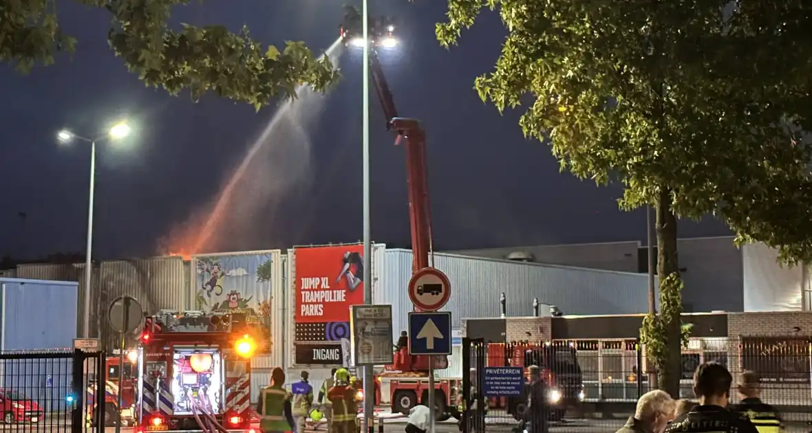 Grote uitslaande brand bij Jump XL