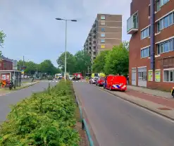 Zwarte rookwolken door grote brand op zesde etage