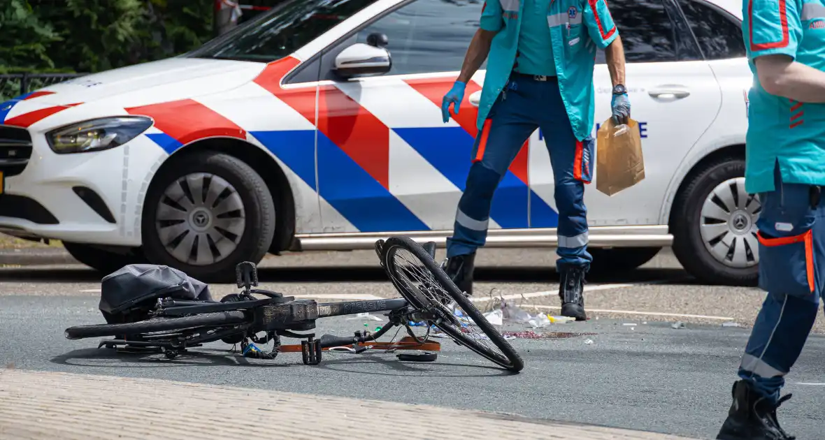Ernstig ongeval met fietser en bestelbus - Foto 5
