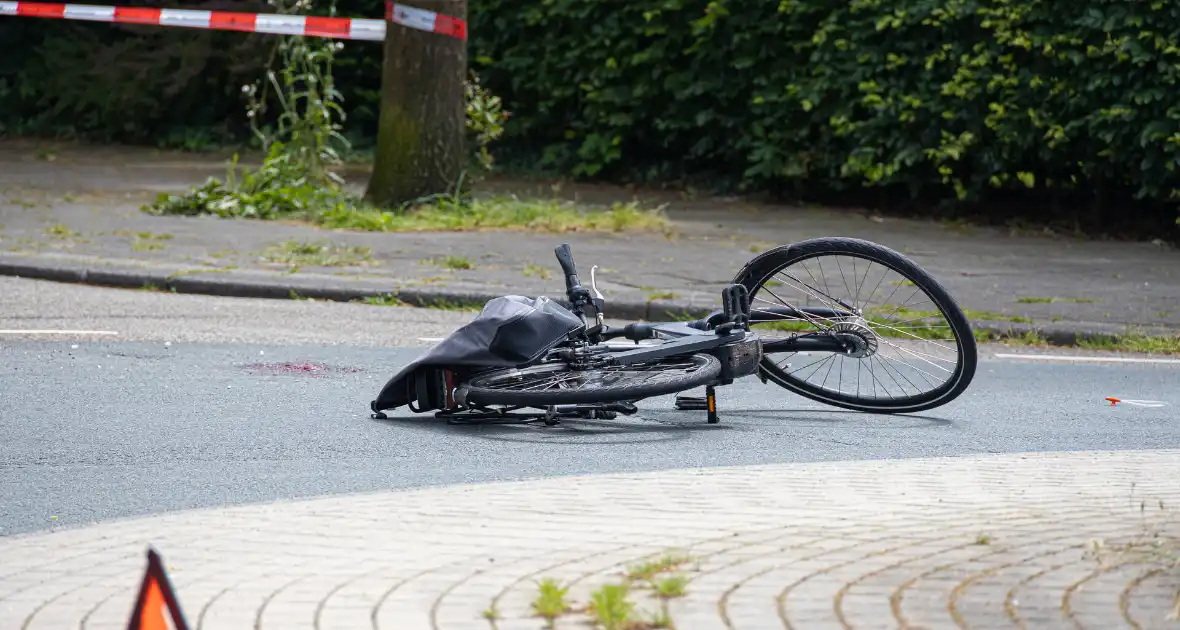 Ernstig ongeval met fietser en bestelbus - Foto 6