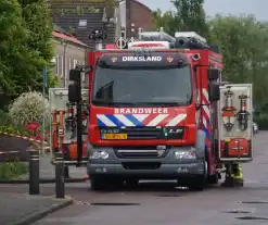 Takken waaien uit boom brandweer zet gebied af