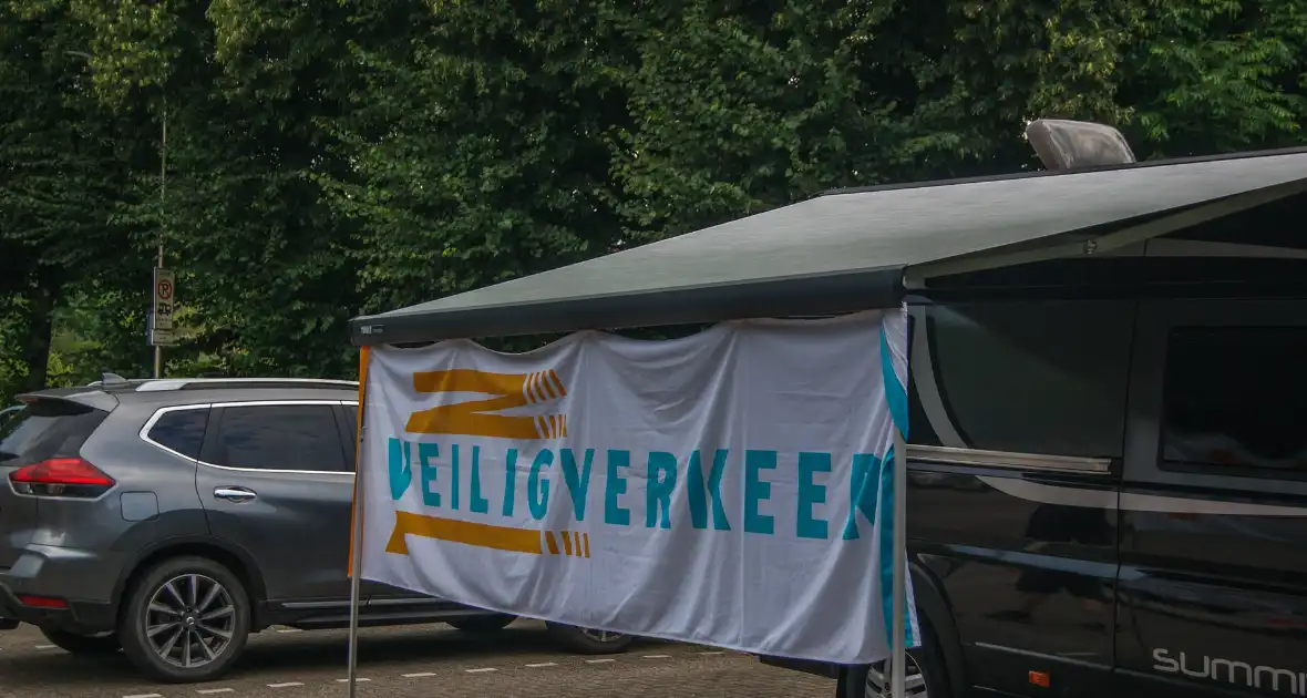 Politie houdt verkeerscontrole met Veilig Verkeer Nederland - Foto 10