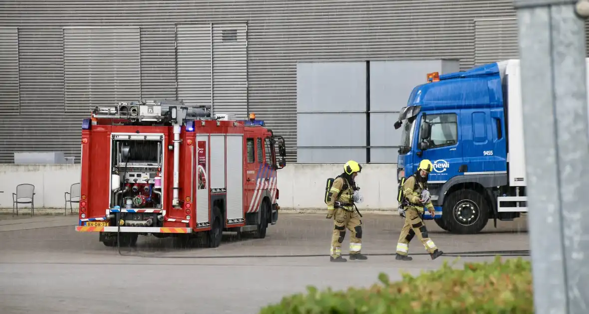 Container vliegt in brand bij Bernhoven ziekenhuis - Foto 2