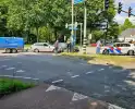 Botsing tussen twee auto's op kruispunt