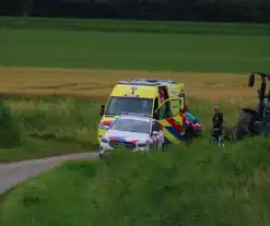 Fietser komt ten val door tractor