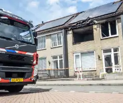 Brandweer voert nacontrole uit bij afgebrande woning