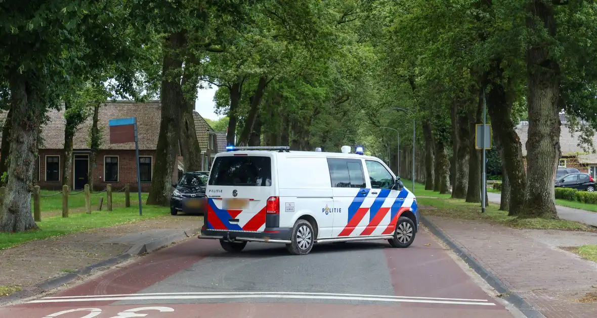 Bestuurder raakt macht over het stuur kwijt en raakt op de kop - Foto 4