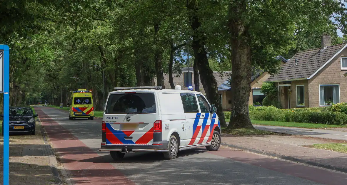 Bestuurder raakt macht over het stuur kwijt en raakt op de kop - Foto 6