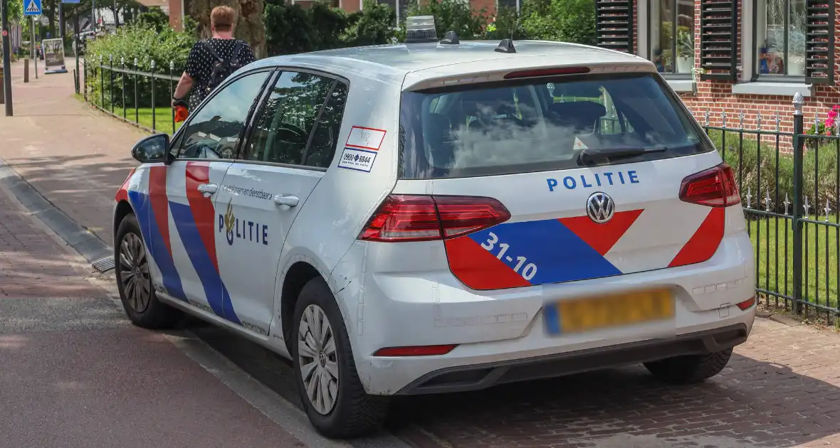 Bestuurder raakt macht over het stuur kwijt en raakt op de kop - Foto 8