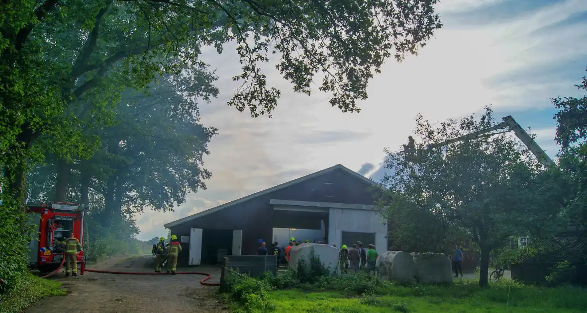 Veel rookontwikkeling bij stalbrand