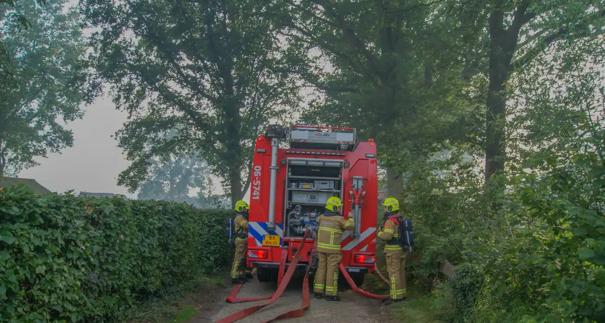 Veel rookontwikkeling bij stalbrand - Foto 5