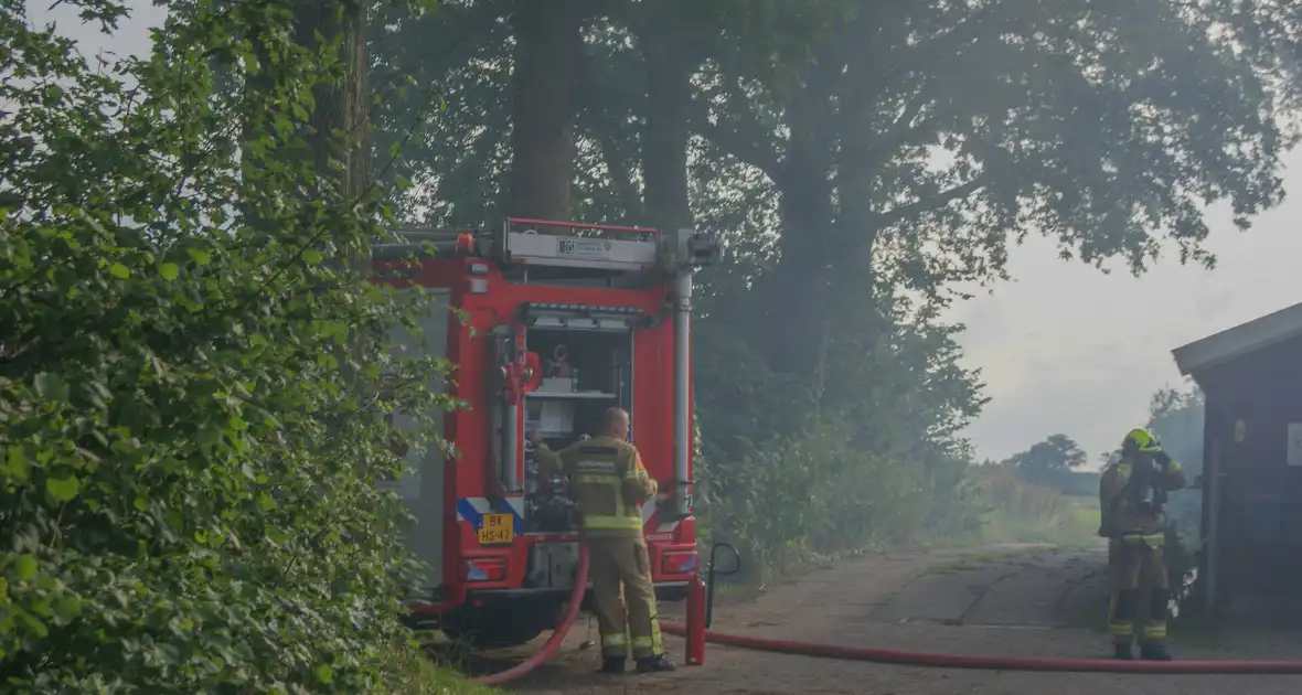 Veel rookontwikkeling bij stalbrand - Foto 6