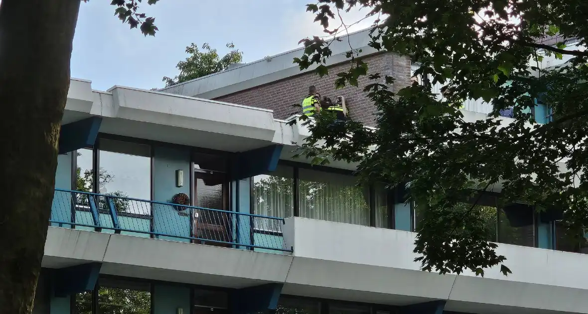 Arrestatieteam ingezet wegens vrouw op dak van flat