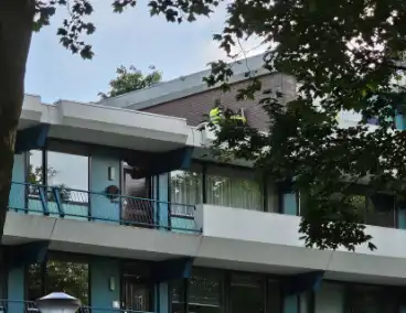 Arrestatieteam ingezet wegens vrouw op dak van flat