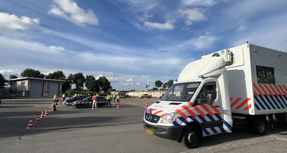 Politie haalt automobilisten van de weg wegens verkeerscontrole - Foto 2