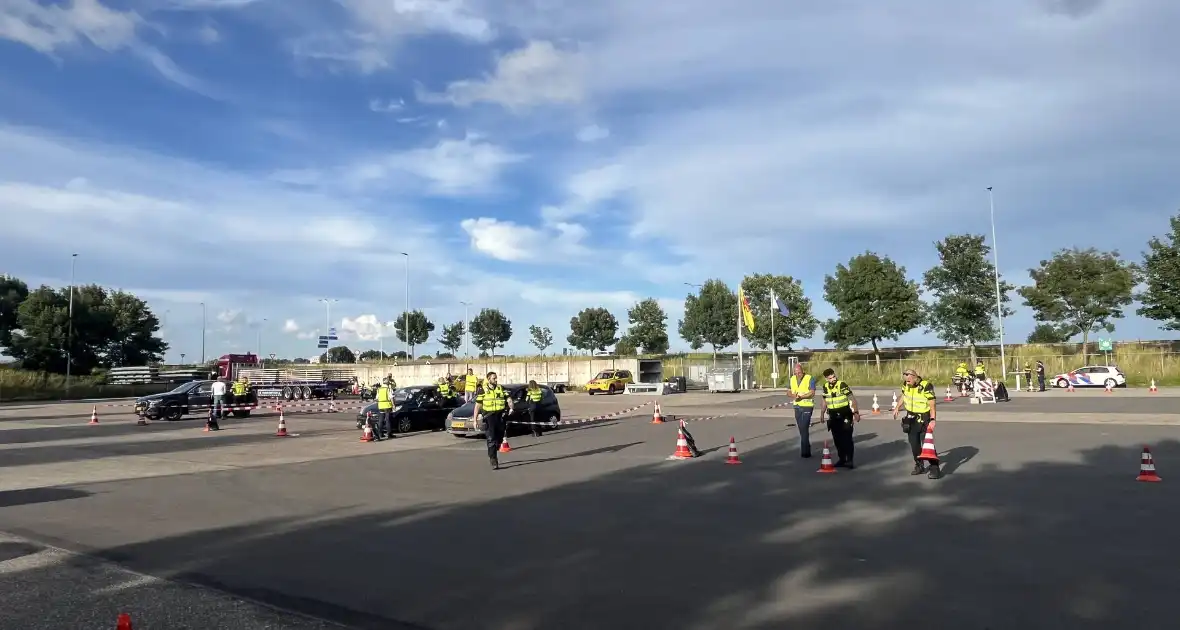 Politie haalt automobilisten van de weg wegens verkeerscontrole - Foto 5