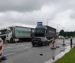 Twee vrachtwagens beschadigd bij botsing