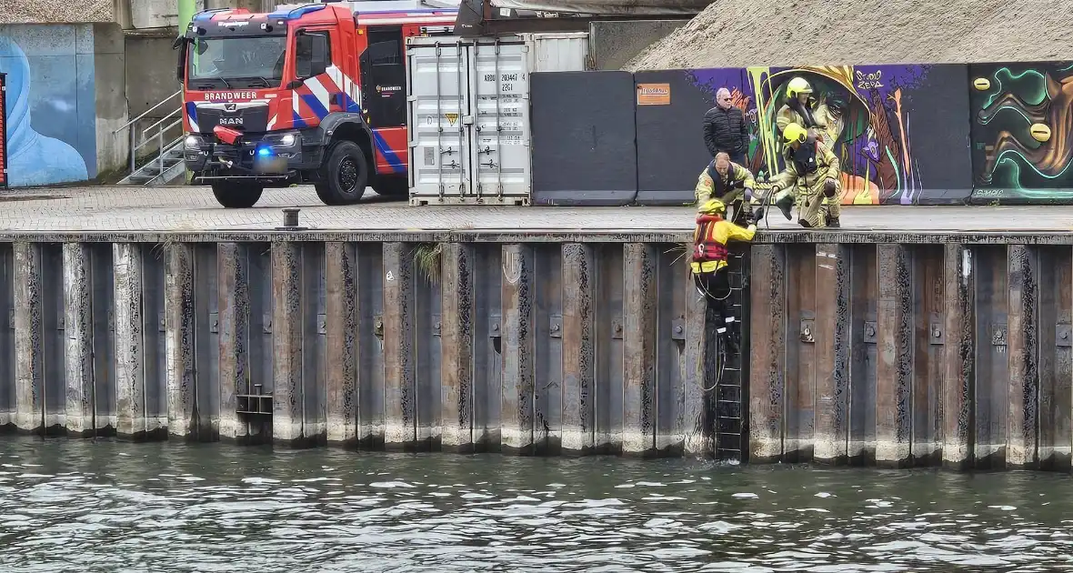 Grote zoektocht in water na aantreffen rollator